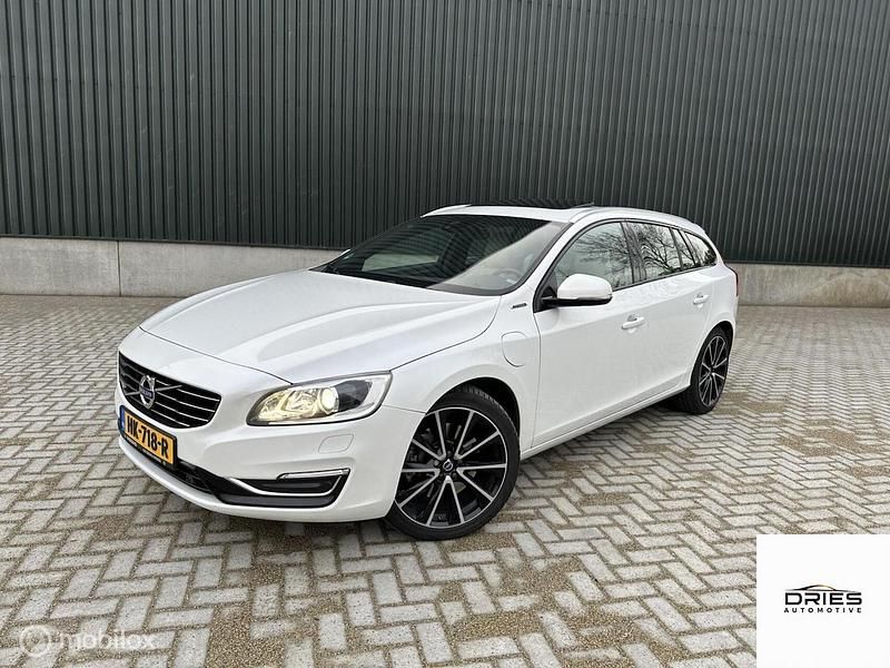 Wit Occasion 2015 Volvo V60 Stationwagen | € 7.445 (Goede deal) - Afbeelding 1/4