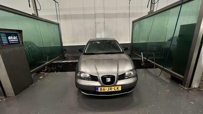 Gebruikt 2002 Seat Ibiza Stella Sedan | € 1.200 (Eerlijke prijs) - Afbeelding 1/4