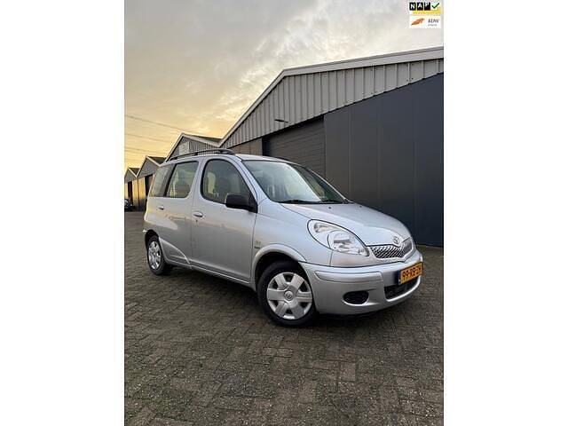 Grijs Occasion 2005 Toyota Yaris Verso Sol MPV | € 3.500 (Eerlijke prijs) - Afbeelding 1/4