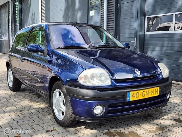 Blauw Gebruikt 2001 Renault Clio II Hatchback | € 1.250 (Eerlijke prijs) - Afbeelding 1/4