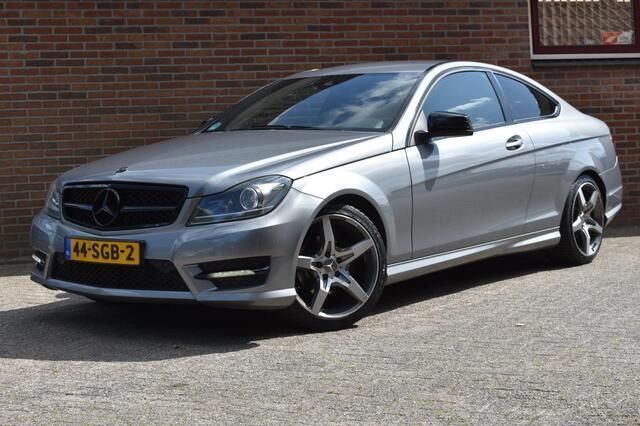 Grijs Gebruikt 2011 Mercedes C250 Coupé | € 10.949 (Goede deal) - Afbeelding 1/4