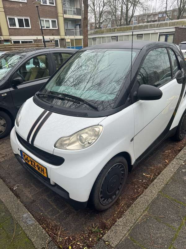 Zwart Gebruikt 2007 Smart ForTwo Coupé Pure Coupé | € 2.550 (Eerlijke prijs) - Afbeelding 1/4
