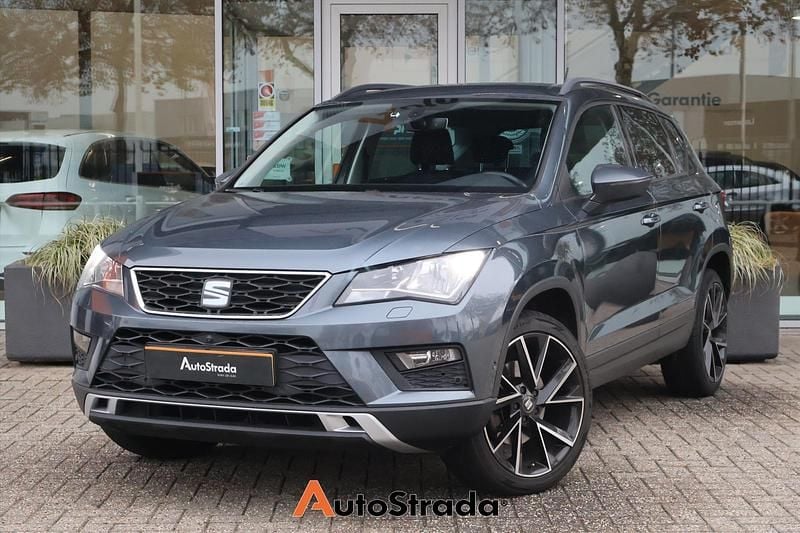 Grijs Gebruikt 2017 Seat Ateca Style SUV | € 17.400 (Eerlijke prijs) - Afbeelding 1/4