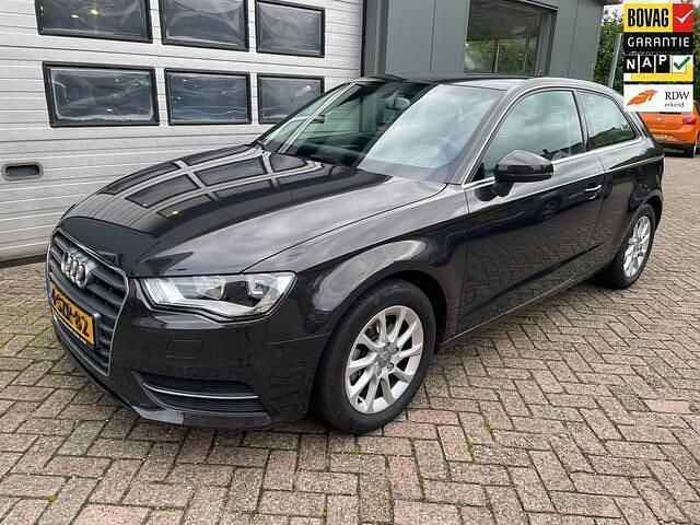 Bruin Gebruikt 2014 Audi A3 Attraction Hatchback | € 15.000 (Goede deal) - Afbeelding 1/4