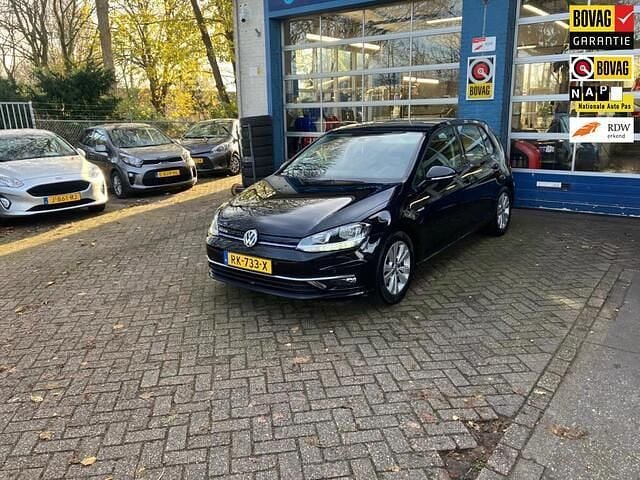 Zwart Occasion 2018 VW Golf VII Comfortline Hatchback | € 14.850 (Goede deal) - Afbeelding 1/4