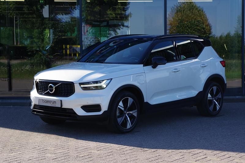 Wit Gebruikt 2022 Volvo XC40 R-Design SUV | € 31.450 (Goede deal) - Afbeelding 1/4