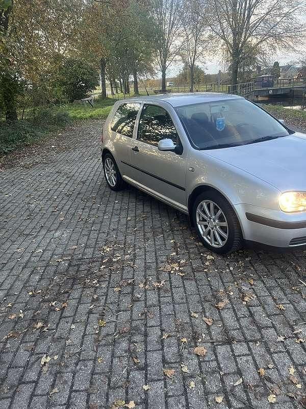 Occasion VW Golf IV 105 PK (77 kW) 2002 Grijs Hatchback