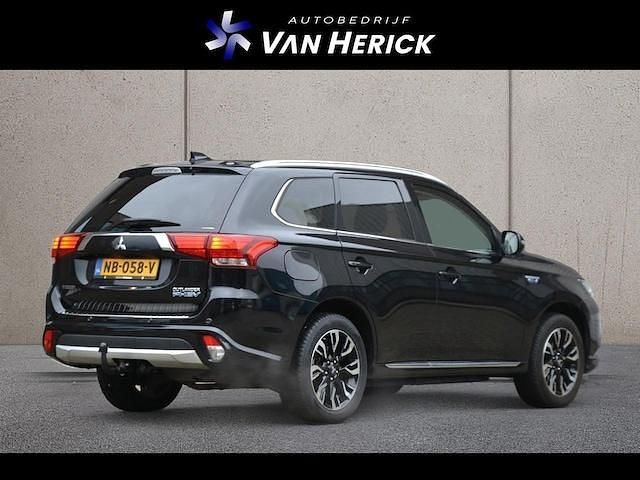 Occasion Mitsubishi Outlander P-HEV 121 PK (88 kW) 2016 Zwart (metallic) SUV