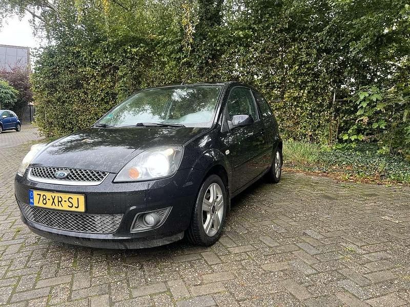 Zwart Gebruikt 2007 Ford Fiesta Futura Hatchback | € 1.400 (Eerlijke prijs) - Afbeelding 1/4