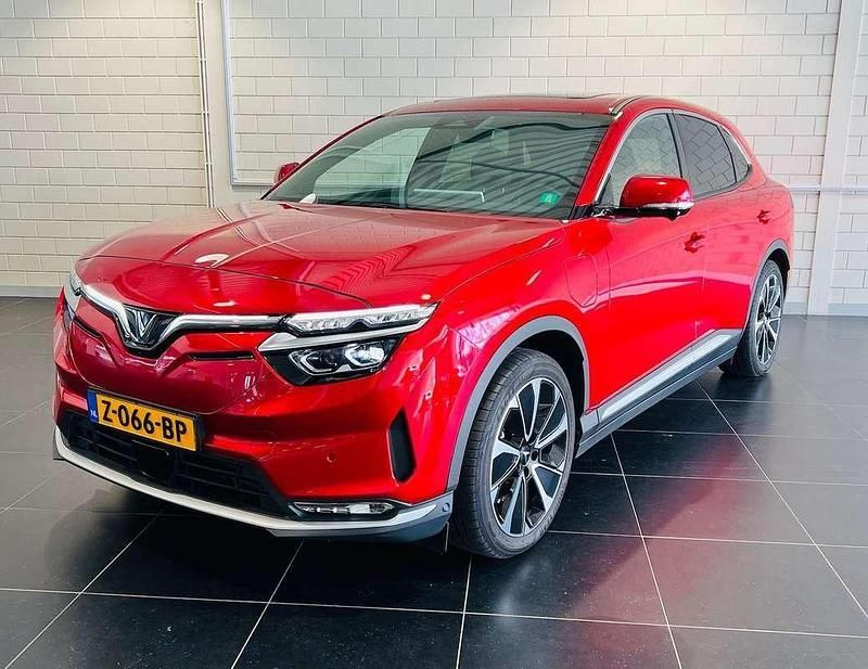 Rood Gebruikt 2024 VinFast VF 8 Plus SUV | € 41.590 - Afbeelding 1/4