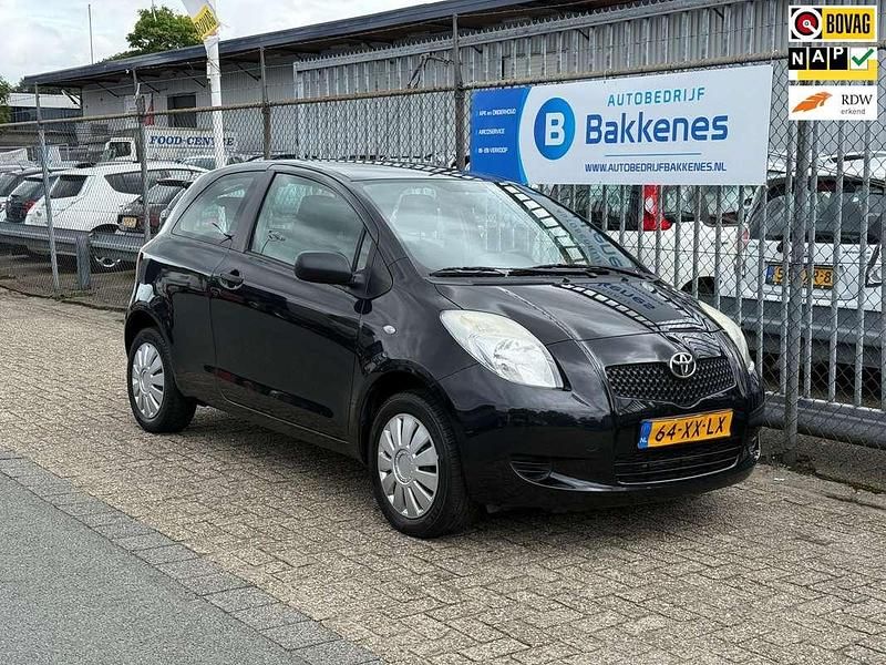 Zwart Gebruikt 2007 Toyota Yaris Hatchback | € 1.495 (Eerlijke prijs) - Afbeelding 1/3