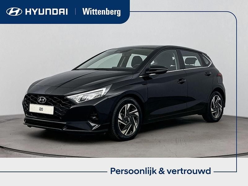 Phantom black (x5b) Gebruikt 2022 Hyundai i20 Premium Hatchback | € 19.900 (Eerlijke prijs) - Afbeelding 1/4