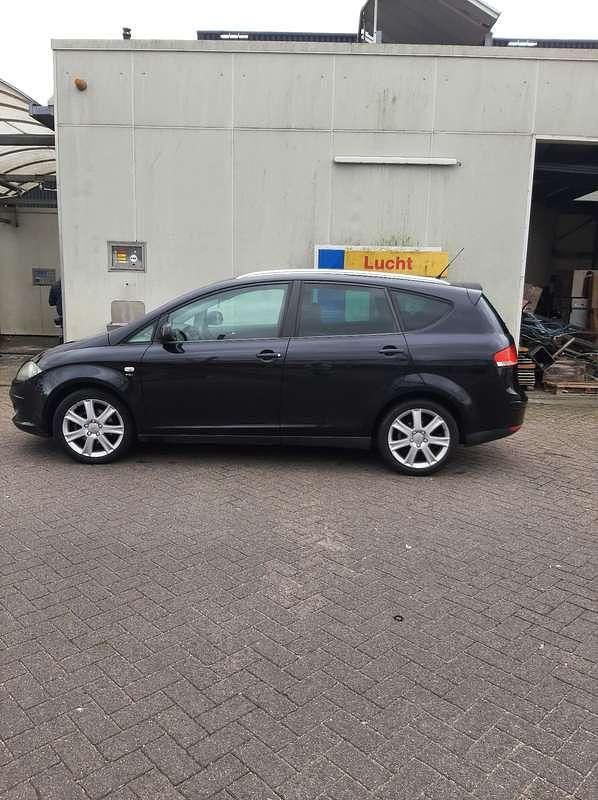 Zwart Gebruikt 2009 Seat Altea XL Stylance MPV | € 2.250 (Goede deal) - Afbeelding 1/4