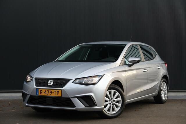 Grijs Gebruikt 2022 Seat Ibiza Business Hatchback | € 15.900 (Goede deal) - Afbeelding 1/4