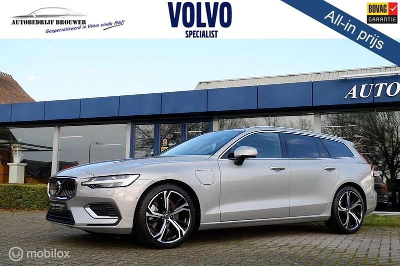 Zilver Occasion 2025 Volvo V60 Plus Stationwagen | € 45.495 (Iets duurder) - Afbeelding 1/4