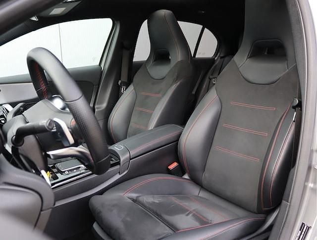 Occasion Mercedes A180 AMG line 136 PK (100 kW) 2020 Grijs (metallic) Hatchback