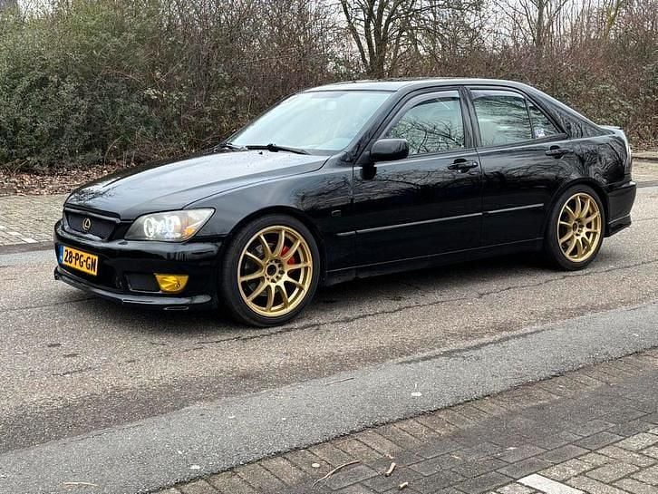 Zwart Occasion 2003 Lexus IS200 Business Edition Sedan | € 10.500 - Afbeelding 1/4