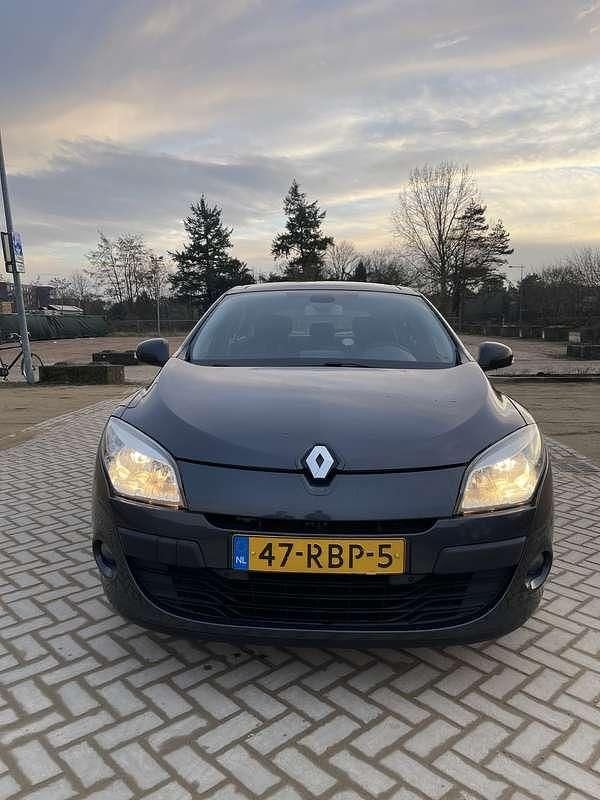 Occasion 2011 Renault Mégane Dynamique Sedan | € 4.700 (Goede deal) - Afbeelding 1/4