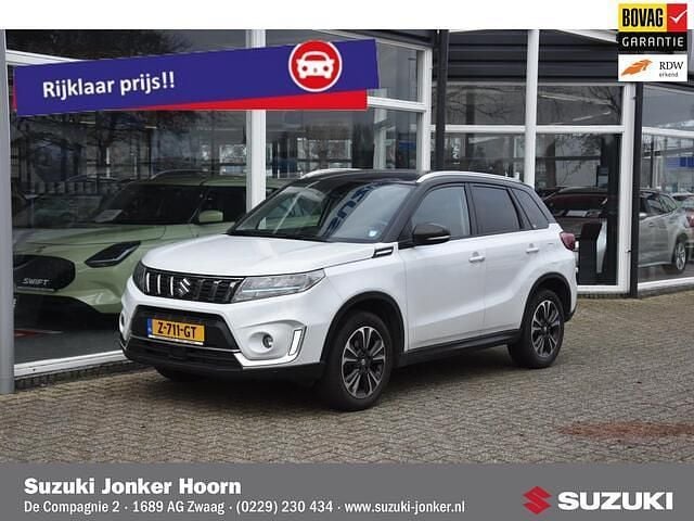 Wit Occasion 2023 Suzuki Vitara Style SUV | € 24.944 (Eerlijke prijs) - Afbeelding 1/4
