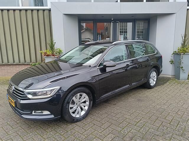 Zwart Occasion 2019 VW Passat Comfortline Stationwagen | € 16.995 (Goede deal) - Afbeelding 1/4