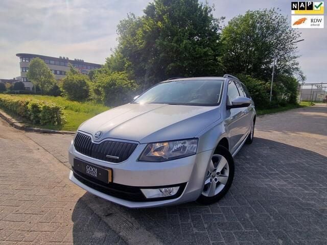 Grijs Occasion 2014 Skoda Octavia Business Line Stationwagen | € 7.777 (Iets duurder) - Afbeelding 1/4