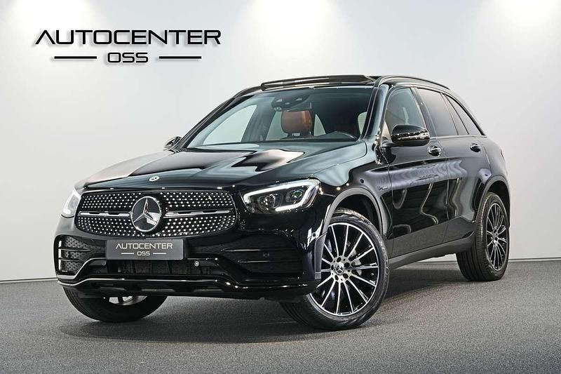 Zwart Gebruikt 2021 Mercedes GLC300e AMG SUV | € 48.890 (Duur) - Afbeelding 1/4
