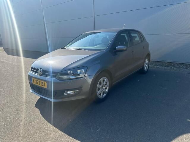 Grijs Gebruikt 2013 VW Polo Highline Hatchback | € 4.750 (Eerlijke prijs) - Afbeelding 1/4