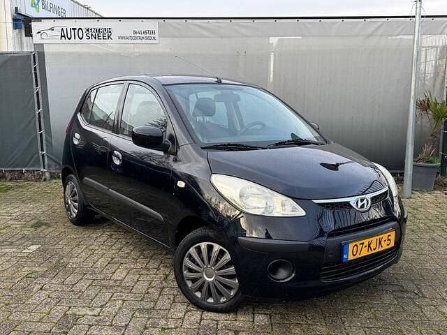 Zwart (metallic) Occasion 2009 Hyundai i10 Dynamiq Hatchback | € 1.749 (Goede deal) - Afbeelding 1/4