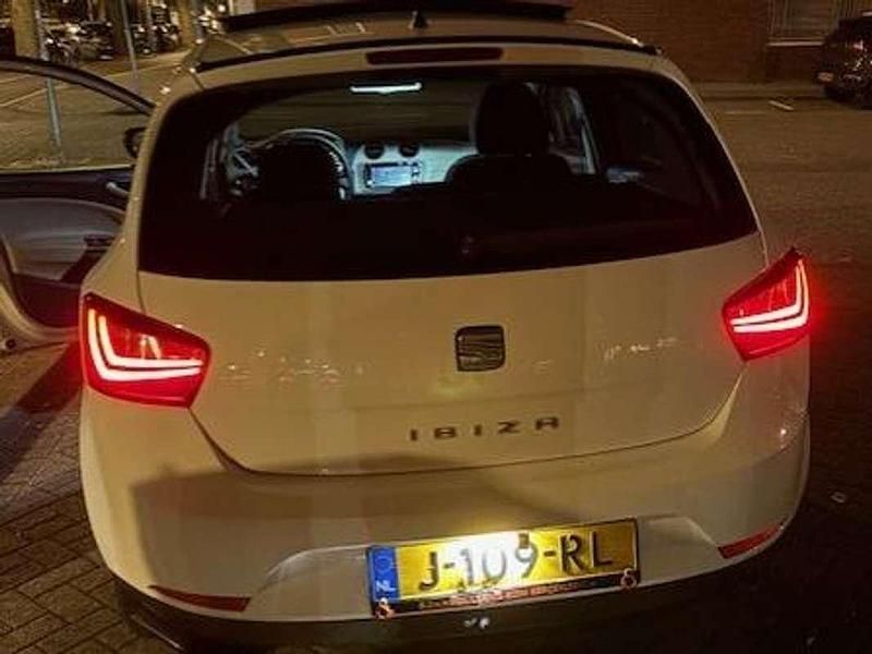 Wit Occasion 2010 Seat Ibiza Sport MPV | € 4.250 (Eerlijke prijs) - Afbeelding 1/4