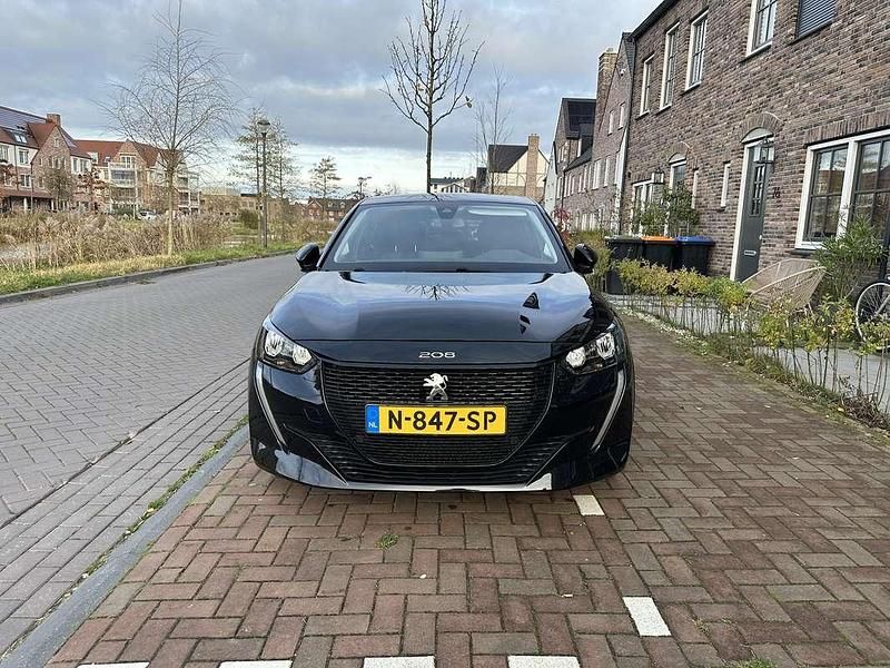 Zwart Gebruikt 2021 Peugeot e-208 Allure Hatchback | € 13.450 (Goede deal) - Afbeelding 1/4