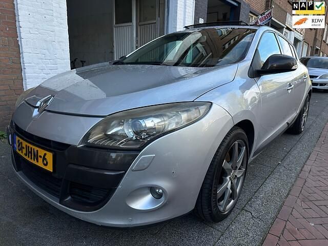 Grijs Gebruikt 2009 Renault Mégane III Dynamique Hatchback | € 3.250 (Eerlijke prijs) - Afbeelding 1/4