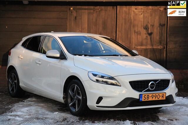 Wit Gebruikt 2018 Volvo V40 Business Edition Hatchback | € 13.950 (Goede deal) - Afbeelding 1/4