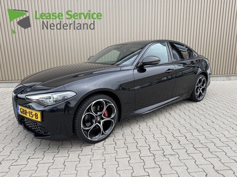 Zwart Gebruikt 2021 Alfa Romeo Giulia Ti Sedan | € 45.950 (Eerlijke prijs) - Afbeelding 1/4