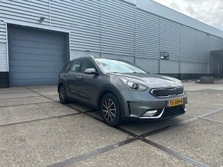 Grijs Gebruikt 2017 Kia Niro SUV | € 15.950 (Iets duurder) - Afbeelding 1/4