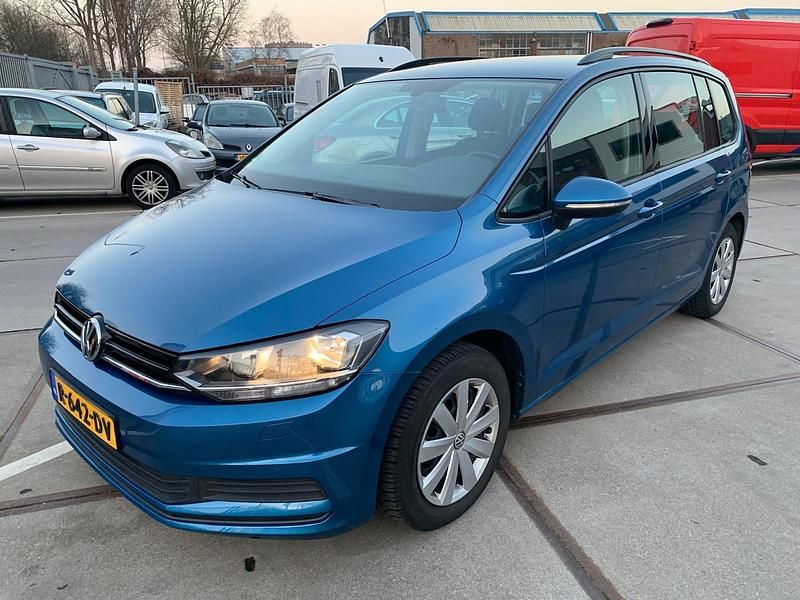 Occasion VW Touran Trendline 2022 Blauw MPV