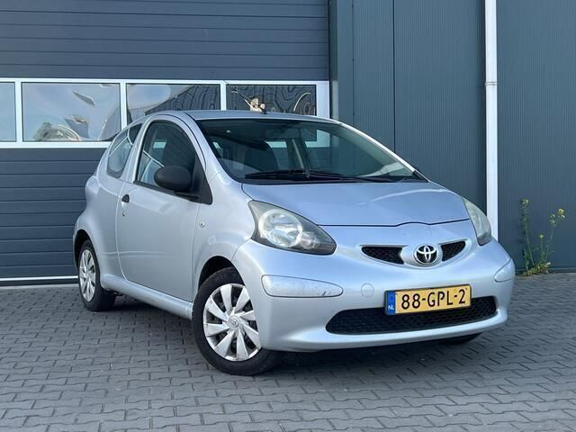 Occasion Toyota Aygo 68 PK (50 kW) 2008 Grijs Hatchback