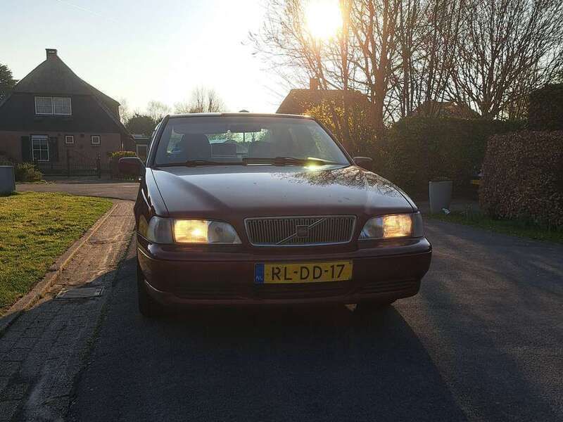 Rood Gebruikt 1997 Volvo S70 Sedan | € 3.450 - Afbeelding 1/4