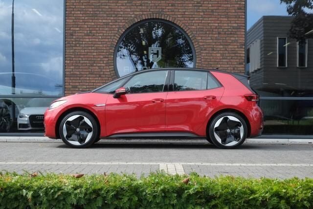 Rood Gebruikt 2022 VW ID.3 Pro Hatchback | € 32.995 (Eerlijke prijs) - Afbeelding 1/4