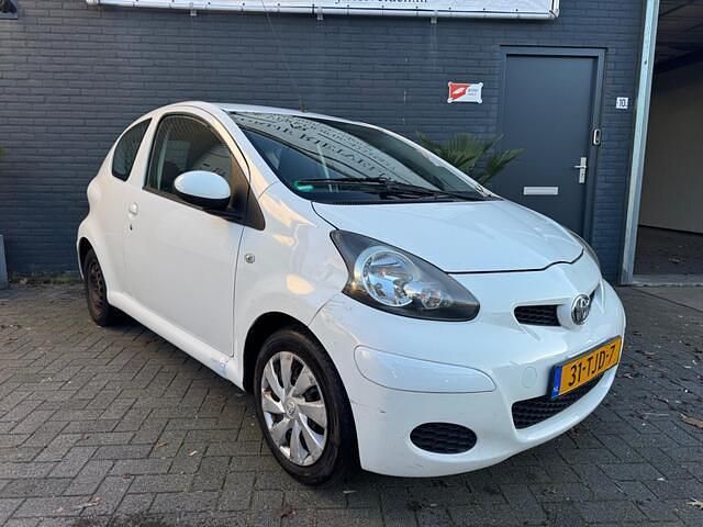 Occasion Toyota Aygo 68 PK (50 kW) 2009 Wit Hatchback