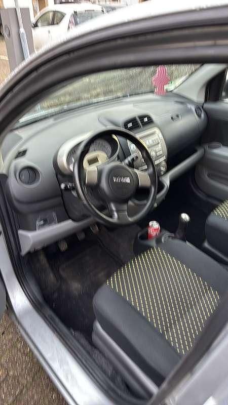 Occasion Daihatsu Sirion 69 PK (50 kW) 2009 Grijs Hatchback