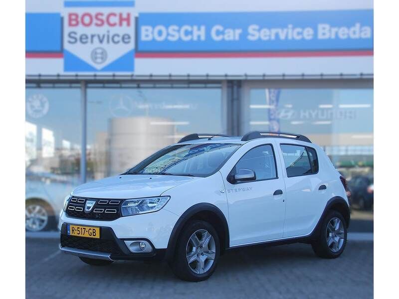Wit Gebruikt 2017 Dacia Sandero Lauréate Hatchback | € 8.950 (Iets duurder) - Afbeelding 1/4