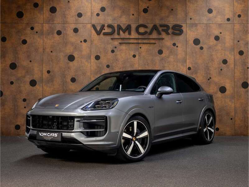 Grijs, metallic lak Gebruikt 2025 Porsche Cayenne SUV | € 136.900 - Afbeelding 1/4
