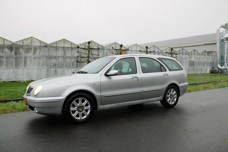 Occasion Lancia Lybra 131 PK (96 kW) 1999 Grijs, metallic lak Stationwagen