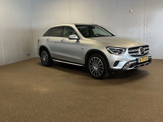 Grijs Gebruikt 2020 Mercedes GLC300e Luxury SUV | € 39.900 (Goede deal) - Afbeelding 1/4