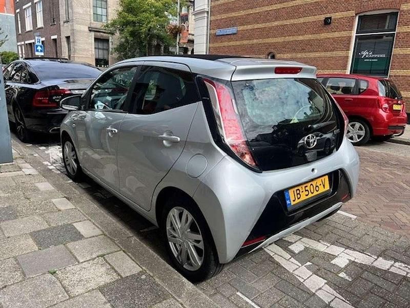 Occasion Toyota Aygo X-wave 69 PK (50 kW) 2016 Zilver Hatchback