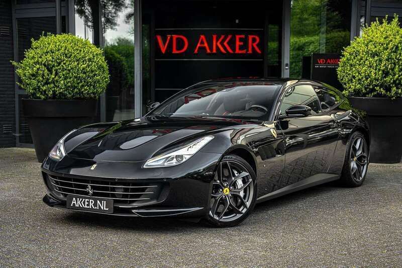 Zwart Gebruikt 2019 Ferrari GTC4Lusso Hatchback | € 219.880 - Afbeelding 1/4
