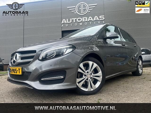 Grijs Gebruikt 2016 Mercedes B180 Prestige MPV | € 15.240 (Eerlijke prijs) - Afbeelding 1/4