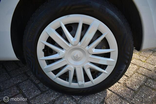 Occasion Renault Clio II Dynamique 75 PK (55 kW) 2009 Wit Hatchback