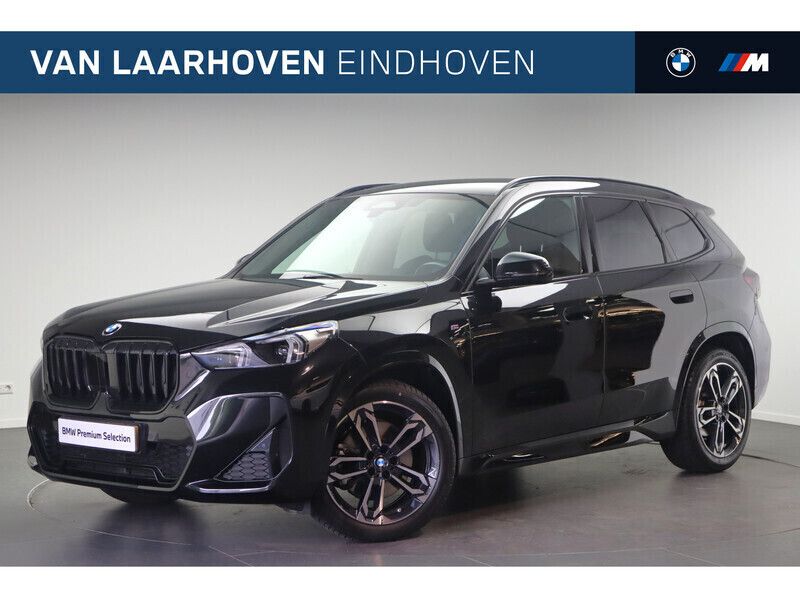 Zwart Gebruikt 2023 BMW X1 Comfort Edition SUV | € 54.950 (Duur) - Afbeelding 1/4