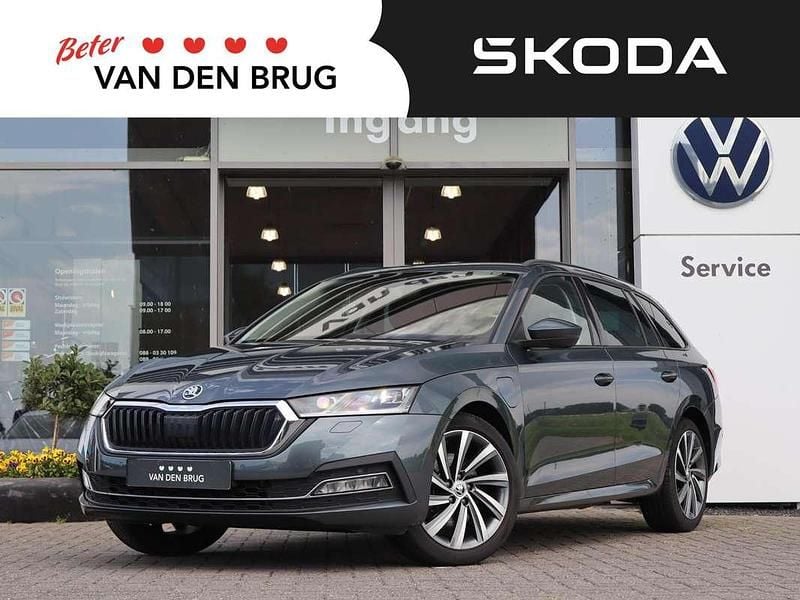 Grijs Gebruikt 2021 Skoda Octavia Business Line Stationwagen | € 24.950 (Super prijs) - Afbeelding 1/4